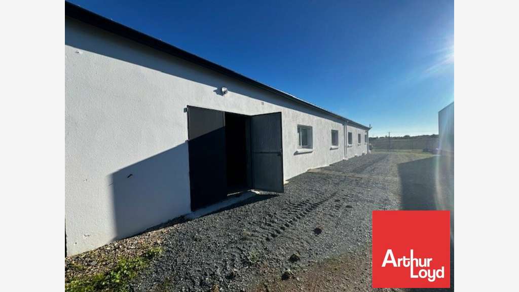 A louer local 1260m² ZA Sainte-Gemme-la-Plaine