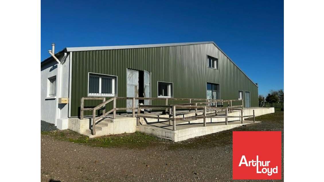 A louer local 1260m² ZA Sainte-Gemme-la-Plaine