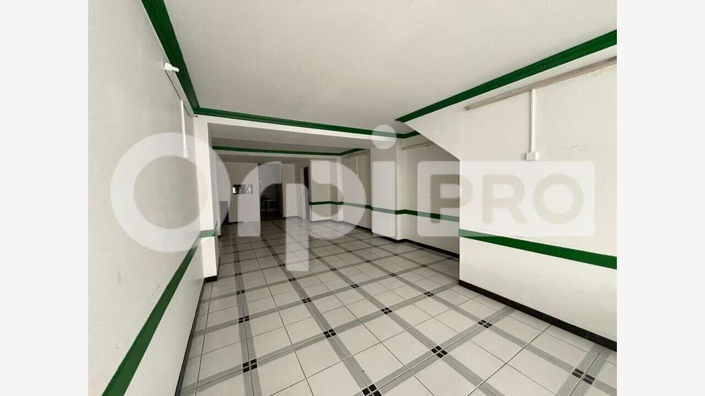 Local de 57m² à louer au centre de Fort de France