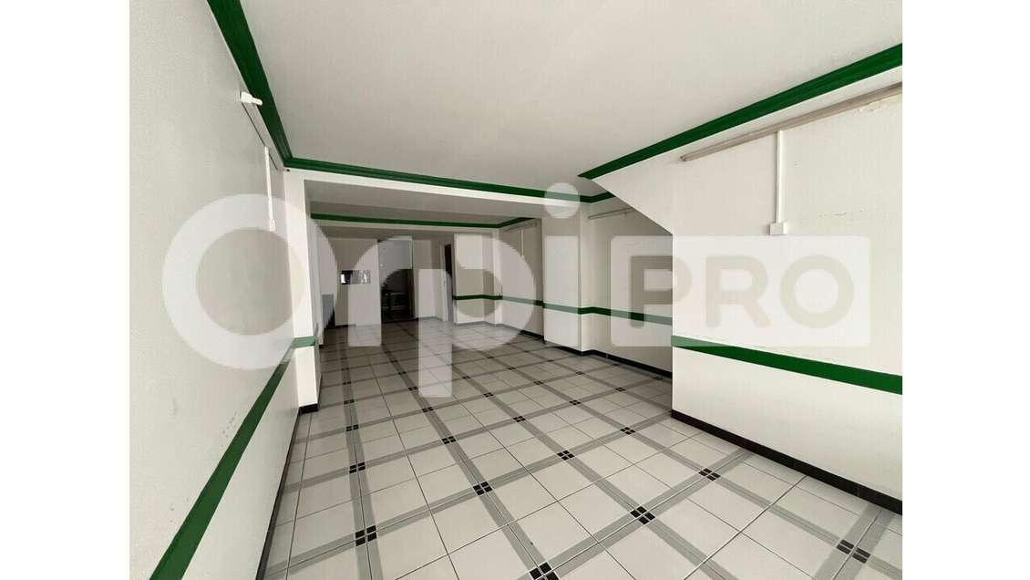 Local de 57m² à louer au centre de Fort de France