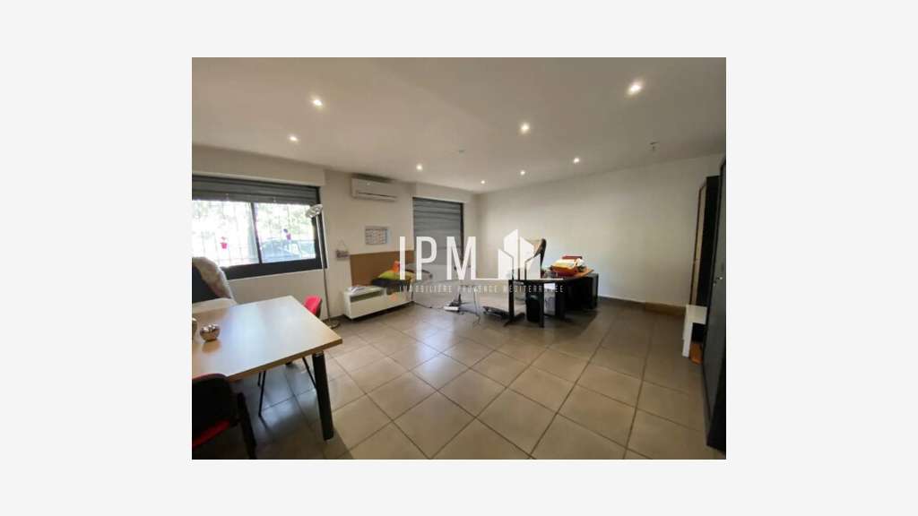 A louer local 640m² à Aubagne ZI Les paluds