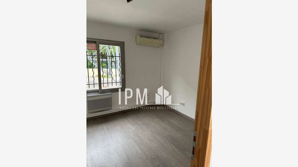 A louer local 183m² très belle visibilité Aubagne