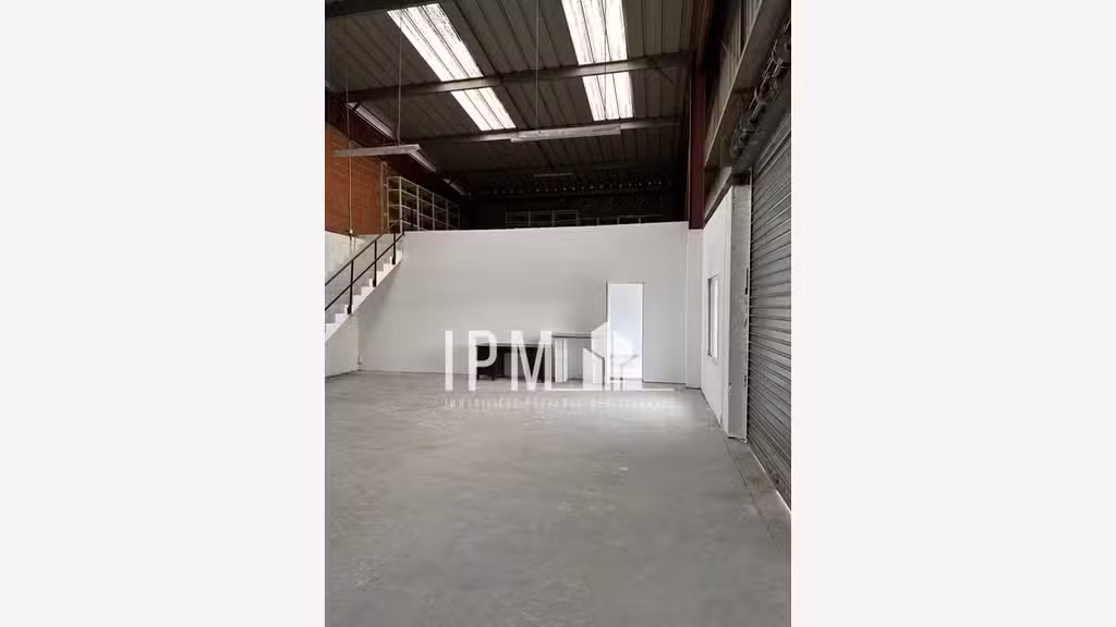 A louer local 183m² très belle visibilité Aubagne