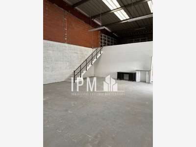 A louer local 183m² très belle visibilité Aubagne