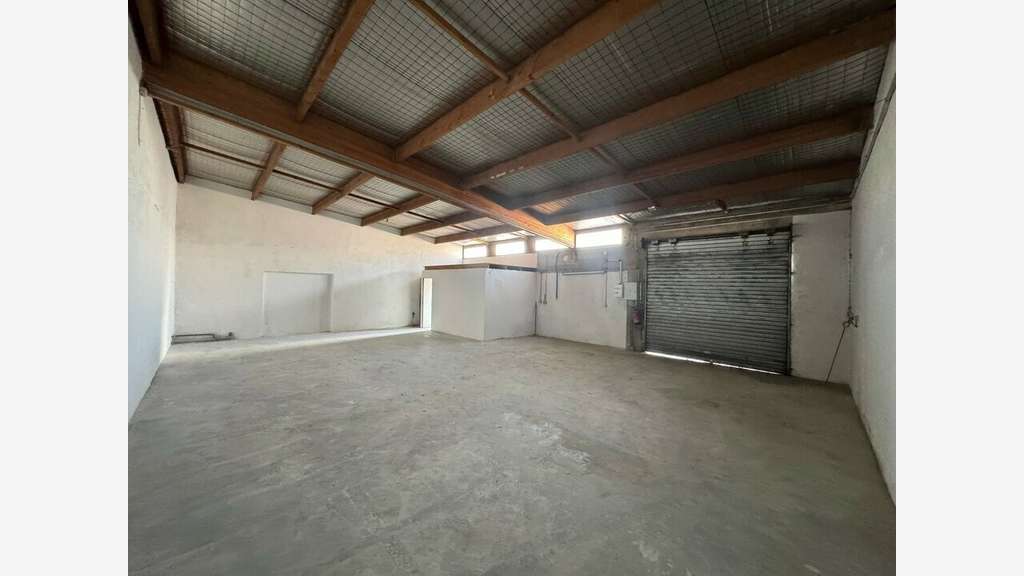 Local 120m² à louer ZI des Paluds à Aubagne