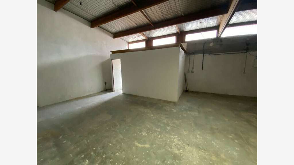 Local 120m² à louer ZI des Paluds à Aubagne