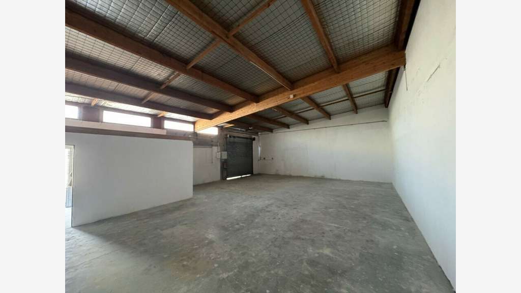 Local 120m² à louer ZI des Paluds à Aubagne