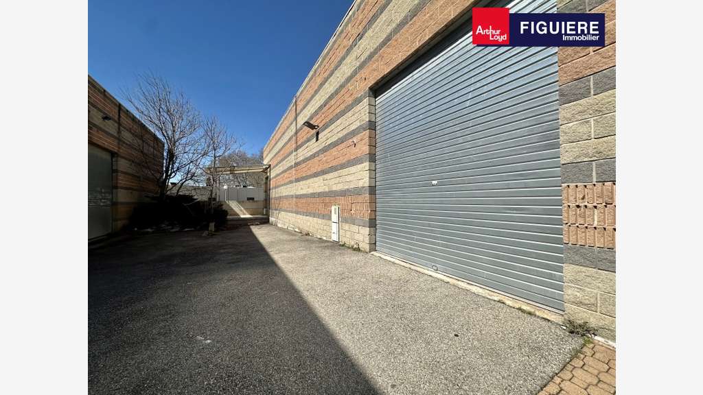 EXCLU locaux 420m² avec visibilité à Vitrolles