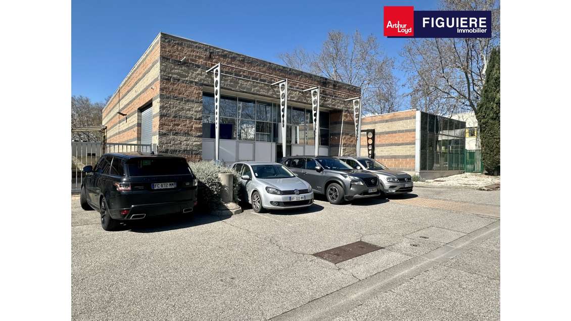 EXCLU locaux 420m² avec visibilité à Vitrolles