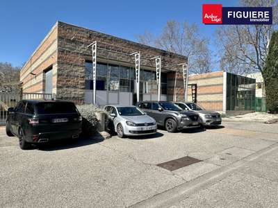 EXCLU locaux 420m² avec visibilité à Vitrolles