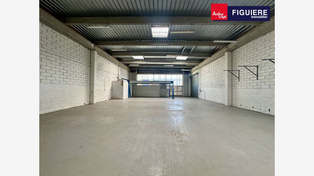 EXCLU locaux 420m² avec visibilité à Vitrolles