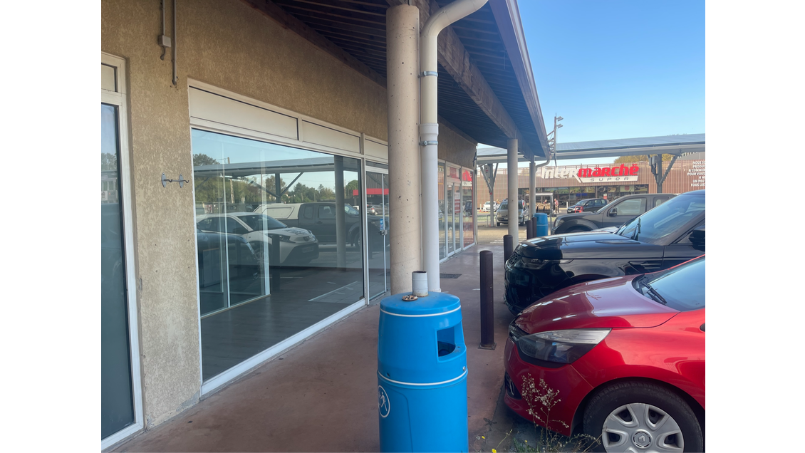 A louer local 70m² avec grande vitrine Pujaut