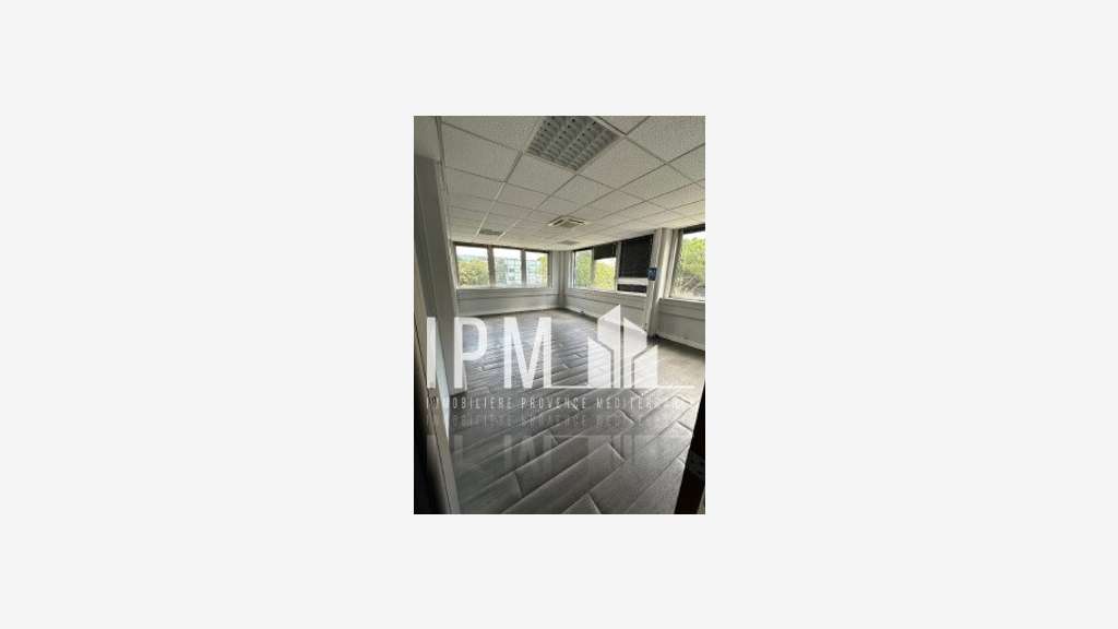 A louer local 129m² Marseille 13008 Bonneveine