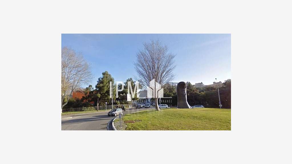 A louer local 129m² Marseille 13008 Bonneveine