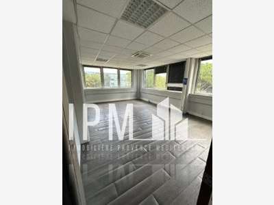 A louer local 73m² BONNEVEINE 13008 Marseille