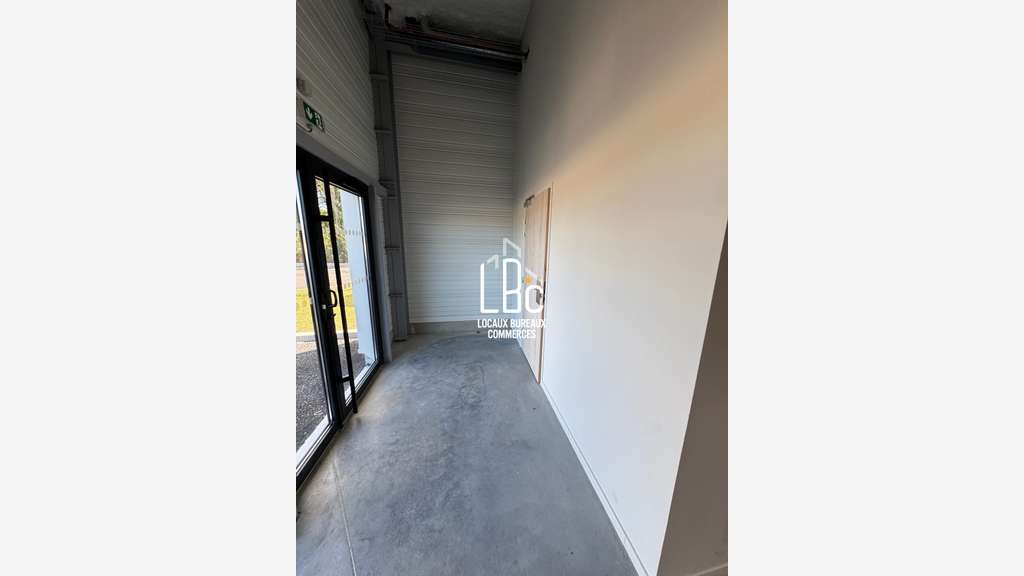 A louer local d'activité 1052m² à Saint-Aignan