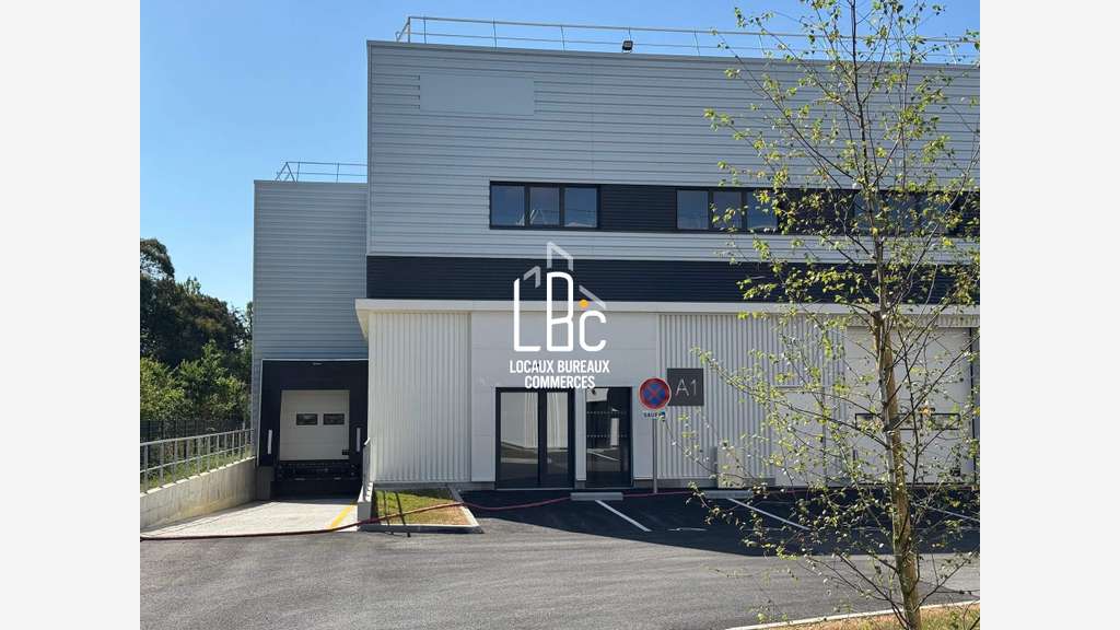 A louer local d'activité 1052m² à Saint-Aignan