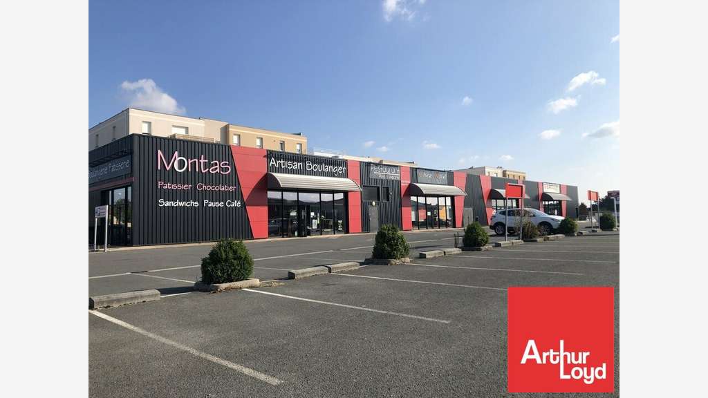 Cellule commerciale 290m² à louer à Poitiers