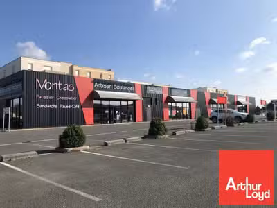 Cellule commerciale 290m² à louer à Poitiers