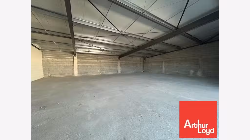 Cellule commerciale 290m² à louer à Poitiers