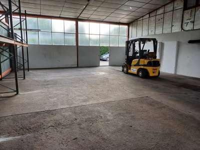 Location Locaux d'activités - Entrepôts à Cruet