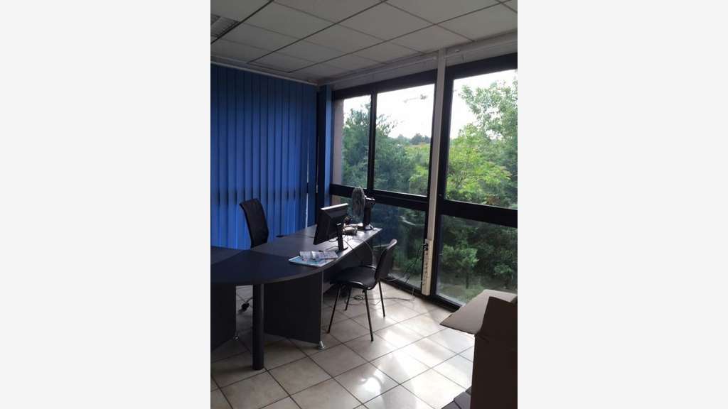 Local d'activités 574m² à louer Chaponost en ZI
