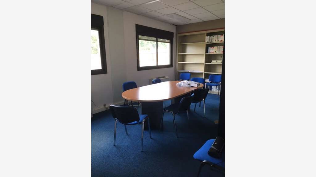 Local d'activités 574m² à louer Chaponost en ZI