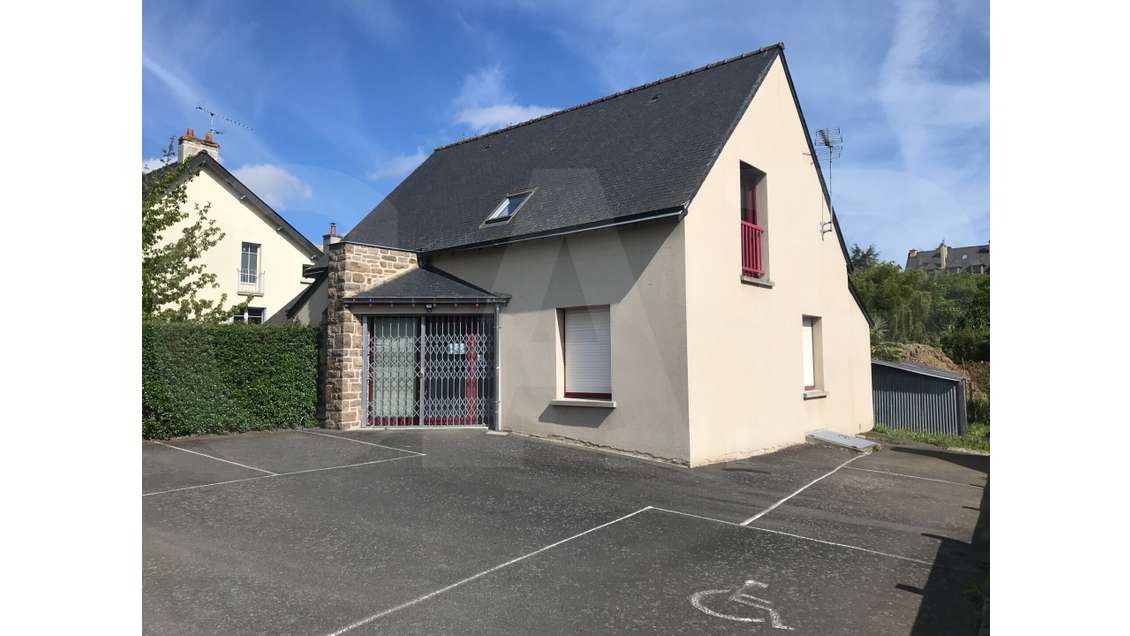 A louer local très bon état 118m² à Châteauneuf