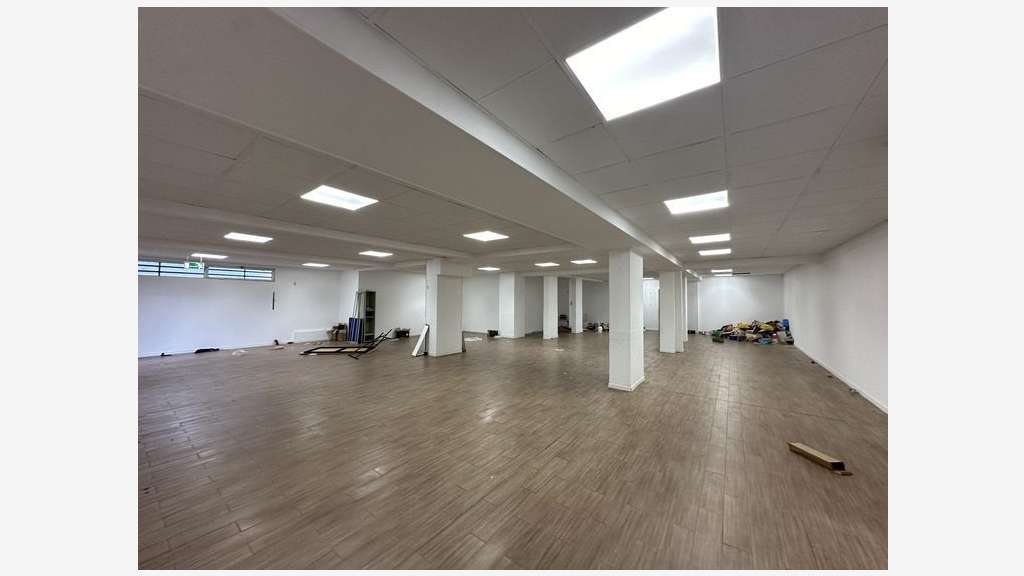 A louer local commercial 650m² Colombes Bld Quinet