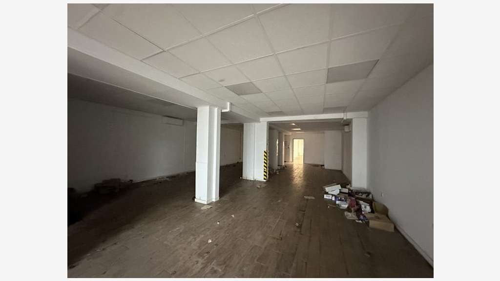 A louer local commercial 650m² Colombes Bld Quinet