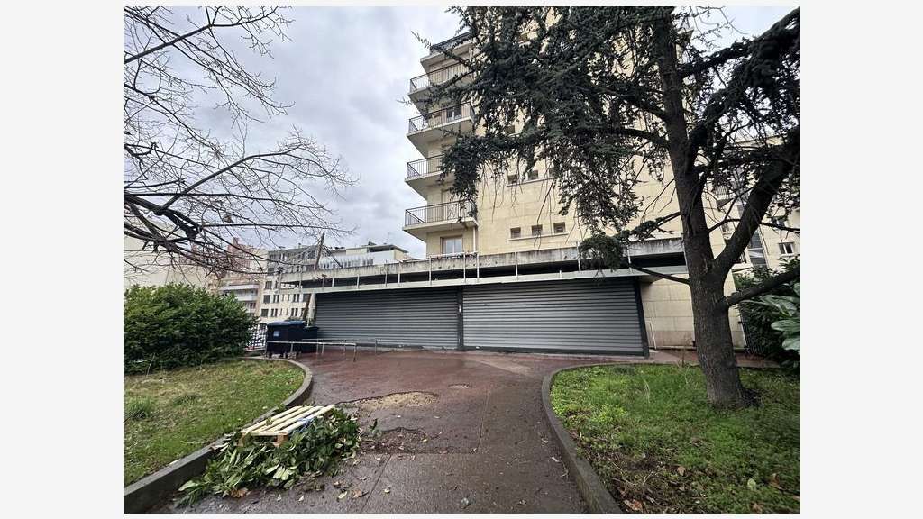A louer local commercial 650m² Colombes Bld Quinet