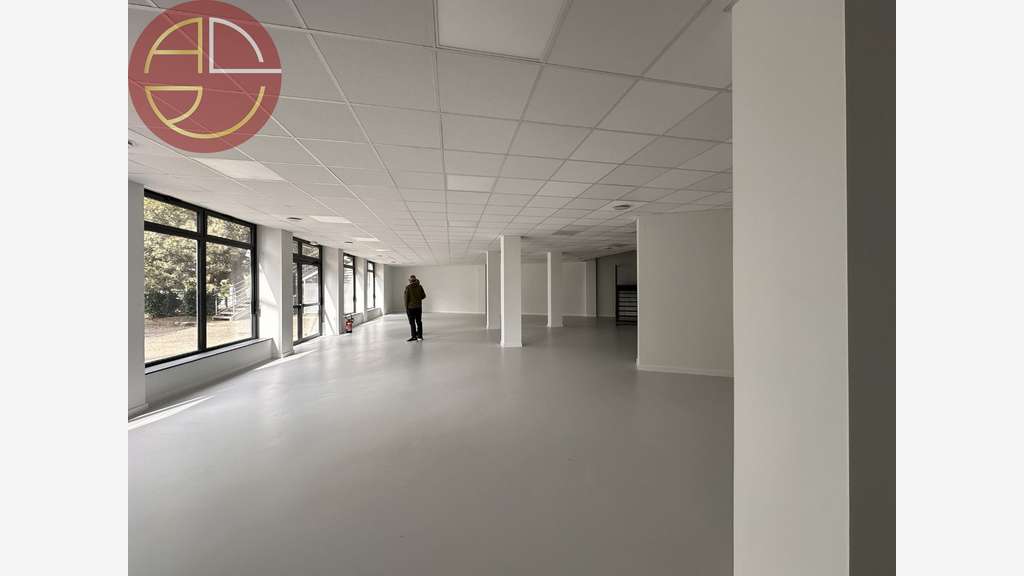 A louer local commercial 396m² à Labège