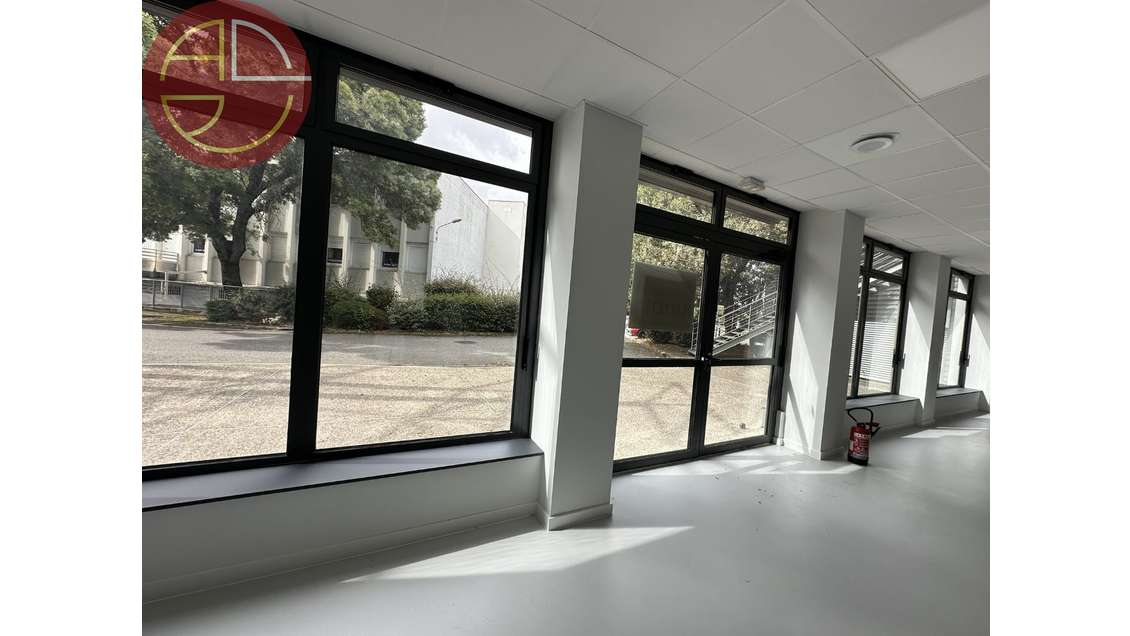 A louer local commercial 396m² à Labège