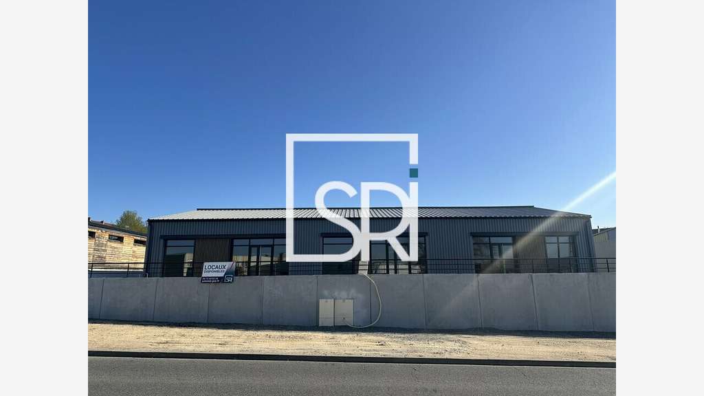 A louer local commercial 436m² divisible à Cusset