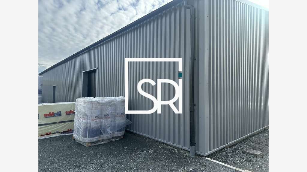 A louer local commercial 436m² divisible à Cusset