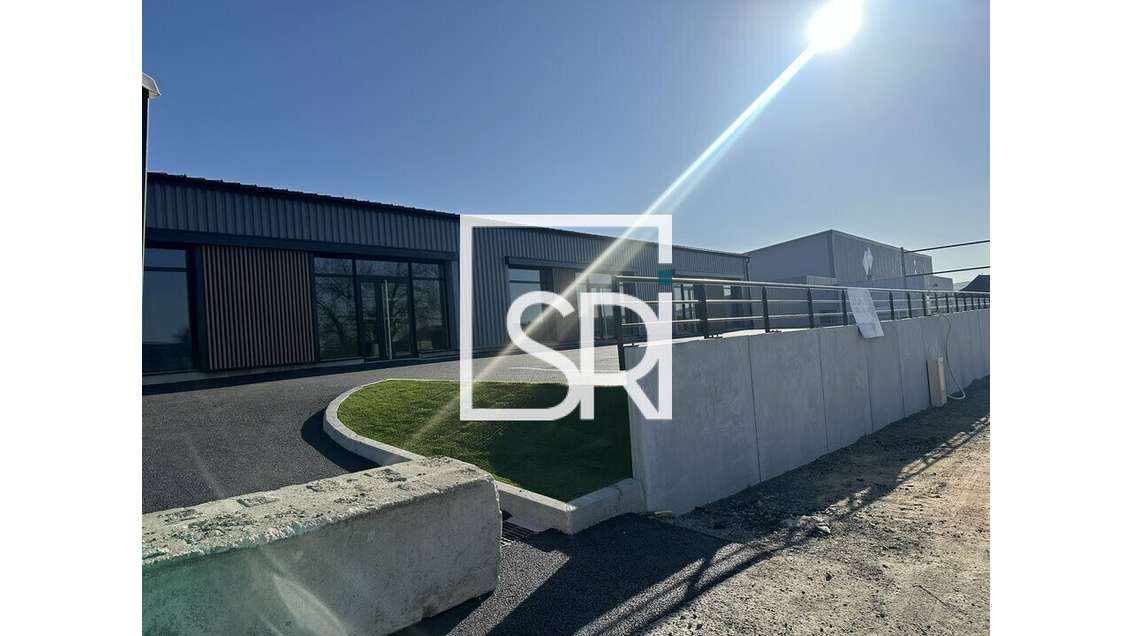 A louer local commercial 436m² divisible à Cusset