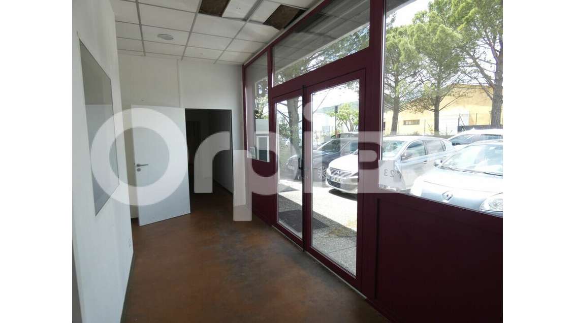 A louer local de 86m² sur axe passant à Manosque