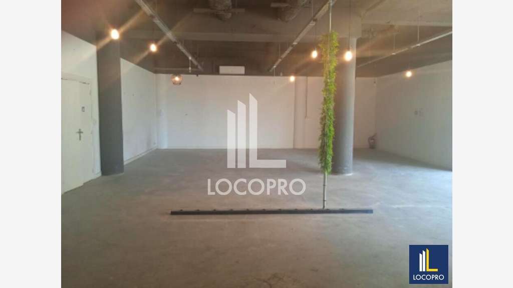 A louer local commercial 296m² à Antibes les Pins