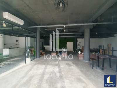 A louer local commercial 296m² à Antibes les Pins