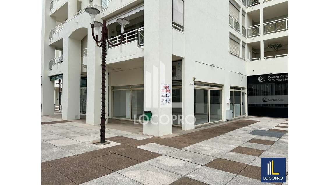 A louer local commercial 127m² à Juan-les-Pins