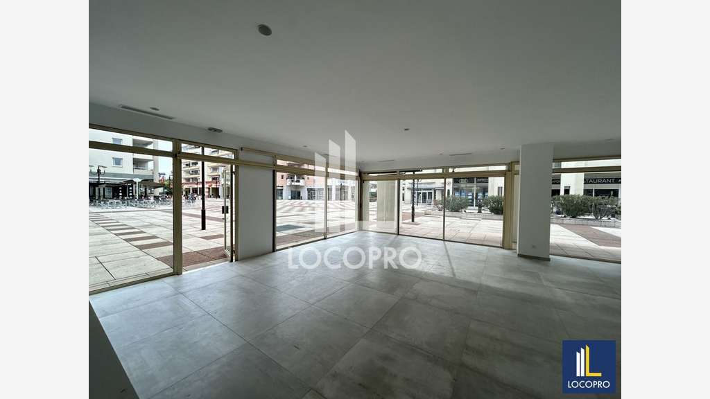 A louer local commercial 127m² à Juan-les-Pins