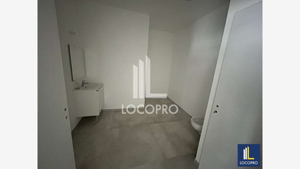 A louer local commercial 127m² à Juan-les-Pins