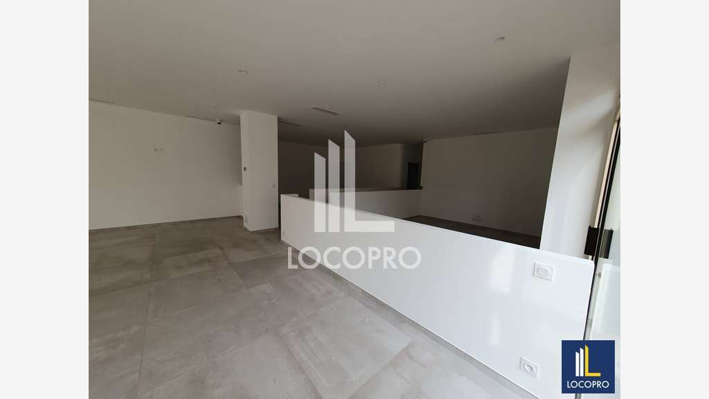 A louer local commercial 127m² à Juan-les-Pins