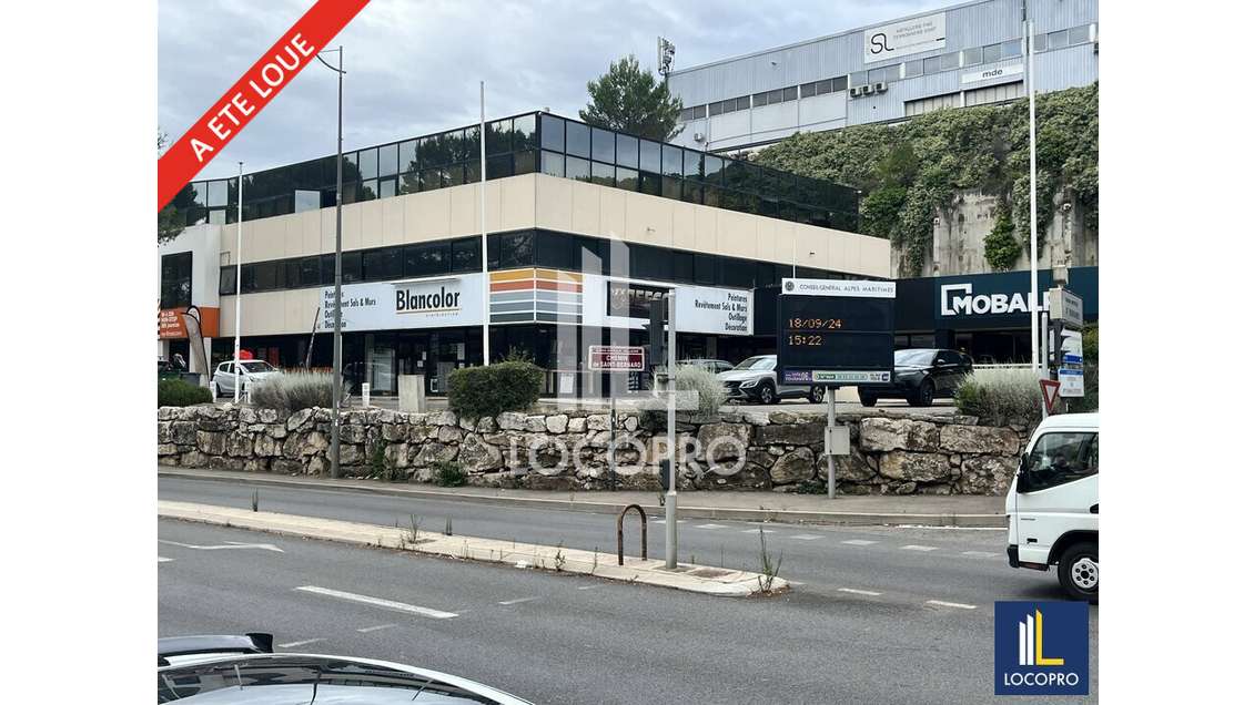 A louer local 251m² chemin St Bernard à Vallauris