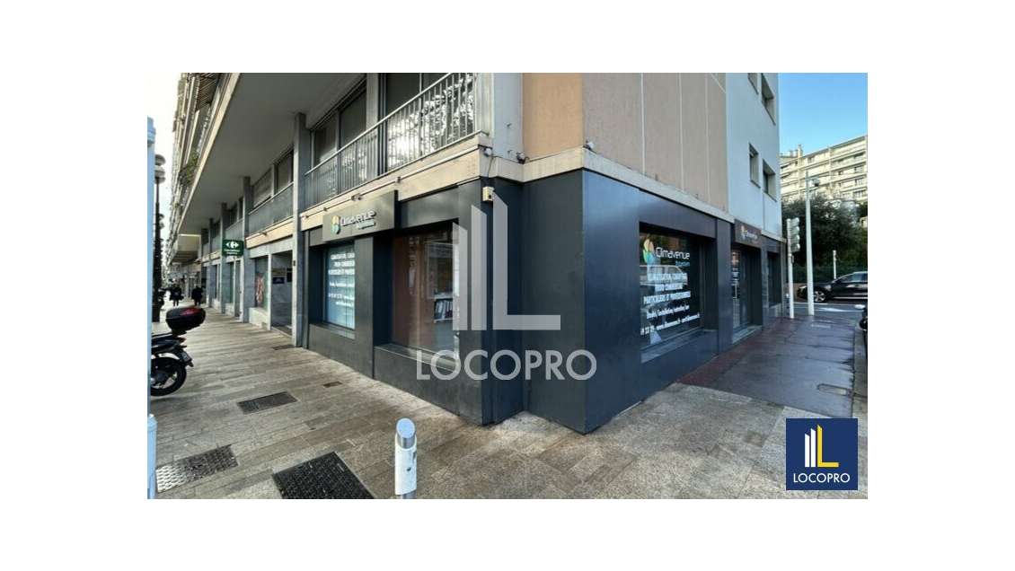 A louer local commercial d'angle 122m² à Cannes