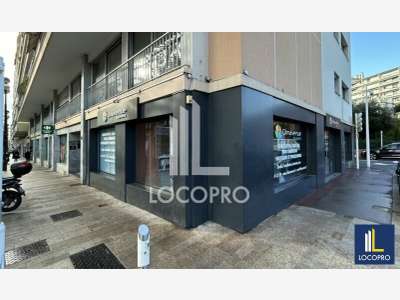 A louer local commercial d'angle 122m² à Cannes