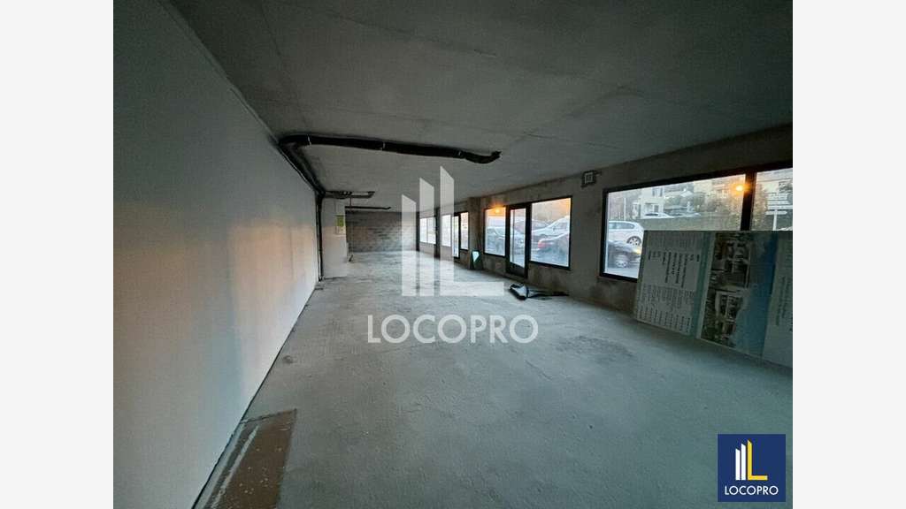 A louer locaux 134m² à La Roquette-sur-Siagne