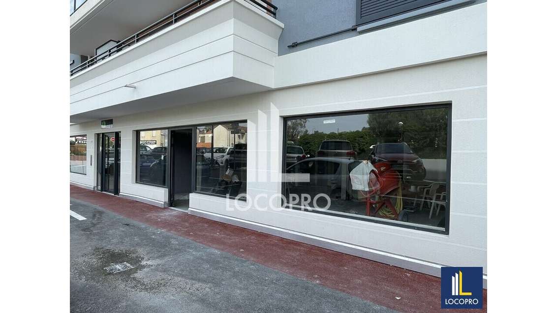 A louer locaux 134m² à La Roquette-sur-Siagne