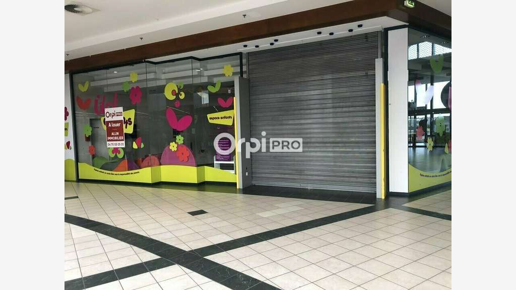 A louer local commercial 107m² + parking à Domerat