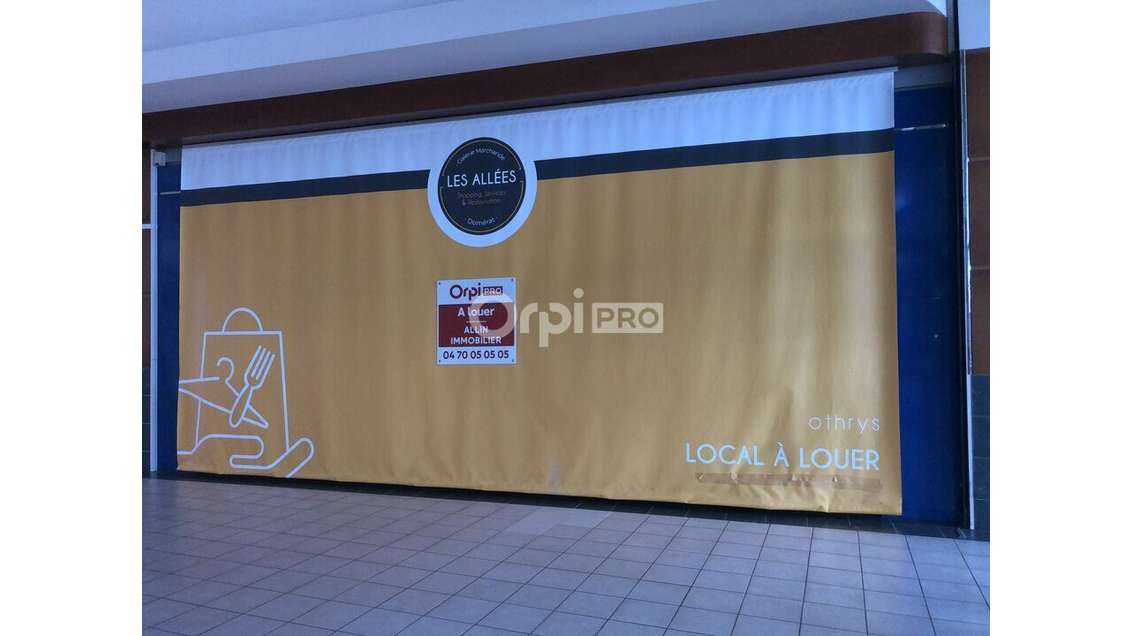A louer local commercial 107m² + parking à Domerat